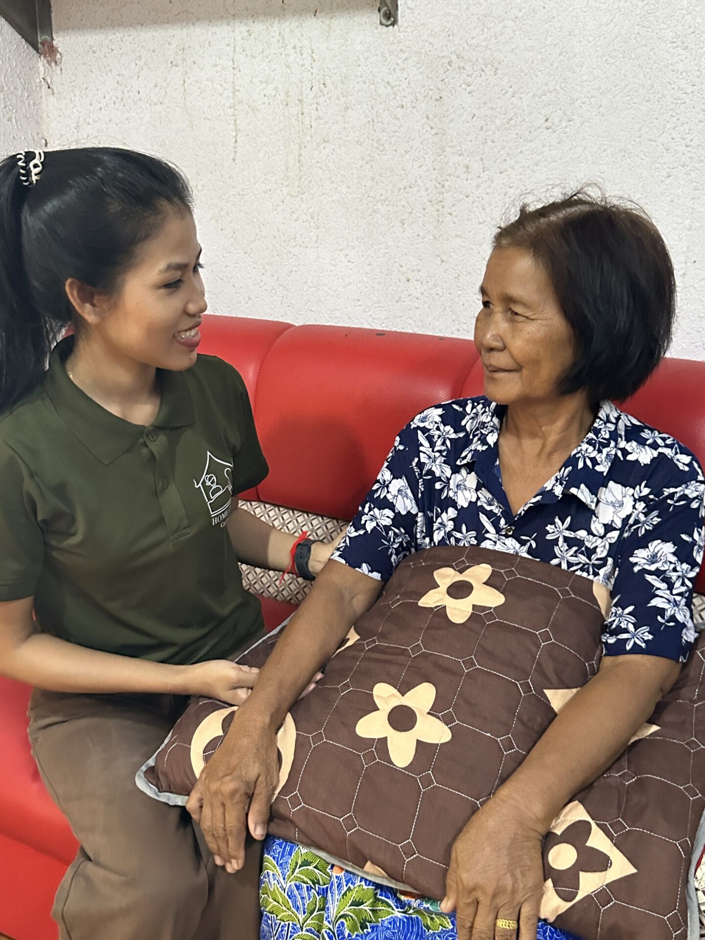 Family Care vs Professional Care for Elderly: What to Know